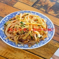 夏日香辣擀面皮的美味享受